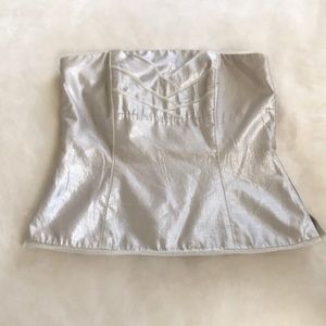 Fitted strapless top